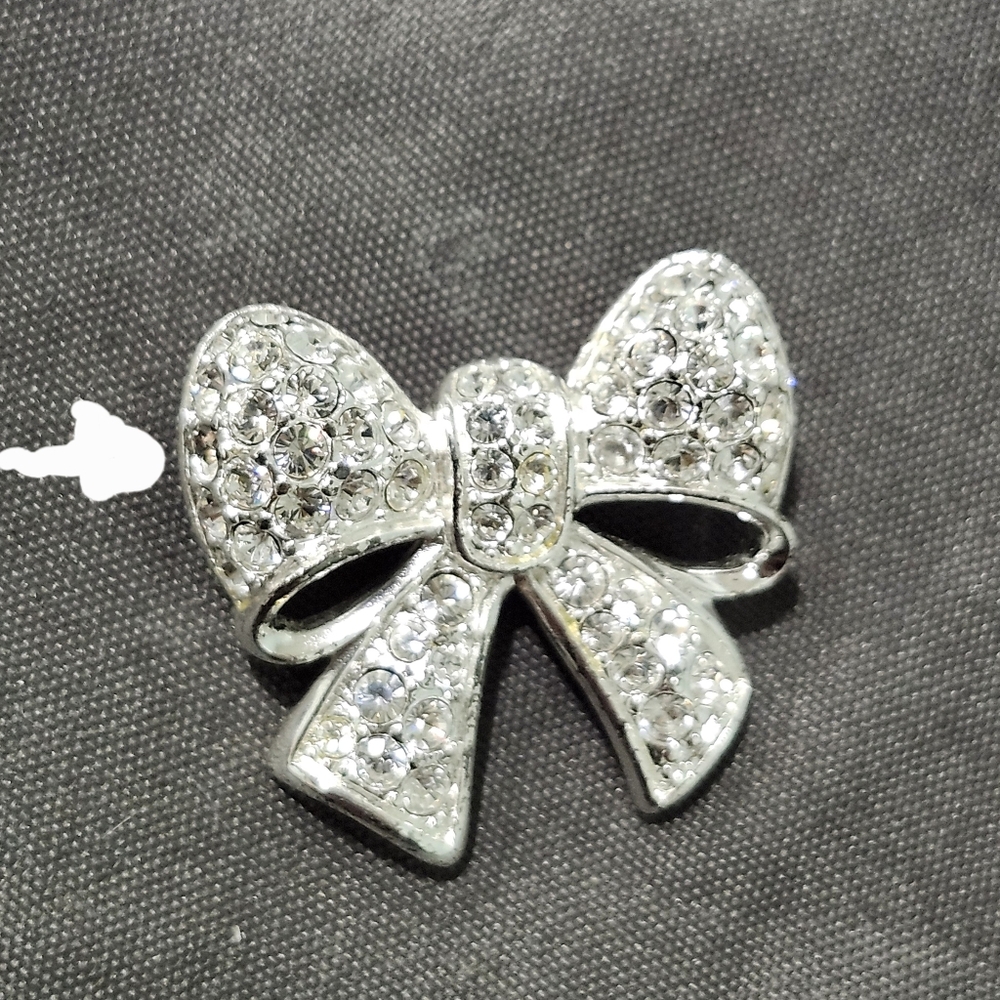 Swarovski Bow Silver Tone With White Crystals Brooch Pin